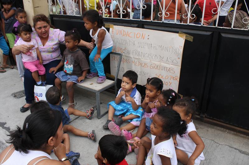Fundación de Álvaro Noboa ayuda a niños con parainfluenza