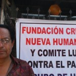 Alejandro Pin thanks Alvaro Noboa for his hard labor on the Cruzada Nueva Humanidad Foundation