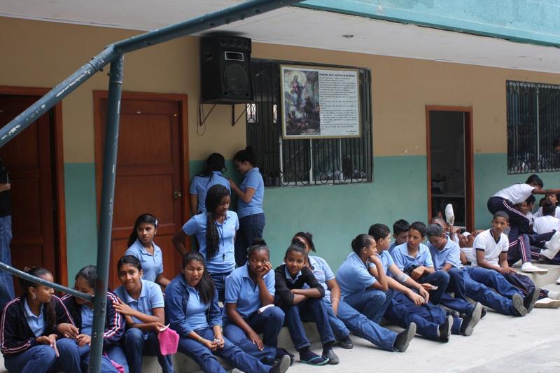 fundacion creada alvaro noboa ayuda estudiantes