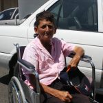 Cruzada Nueva Humanidad entrega silla de ruedas
